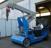 Grue électrique télescopique à batterie avec capacité de levage jusqu’à 25.000 kg
