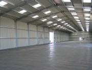 Hangar métallique double pentes - Portée modulable de 6 à 20 m - Ht. 3 à 6 m