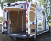 Hayon élévateur de charge pour véhicule utilitaire