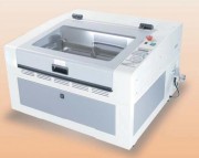 Machine de découpe et gravure laser de 30W à 100W - Format 610x420 mm
