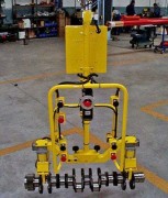 Manipulateur sur colonne pour lames de ressort