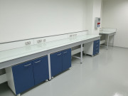 Meuble sous paillasse à porte pour laboratoire