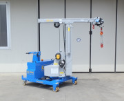 Mini grue électrique à batterie avec capacité de levage jusqu’à 750 kg