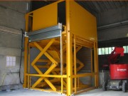 Monte charge élévateur à ciseaux