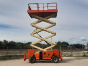 Nacelle élévatrice à ciseaux d'occasion - Diesel ou électrique - Capacité 680 kg max. - Ht. de travail de 7,75 à 14 m