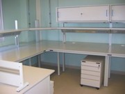 Paillasse de laboratoire avec plateaux stratifiés