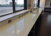 Paillasse murale de laboratoire