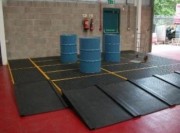 Plancher de rétention pour fûts