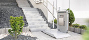 Plateforme monte escalier droit pour fauteuil roulant - Charge jusqu'à 300 kg