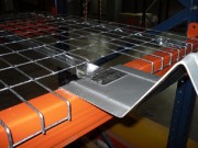 Platelage métallique avec découpe butée