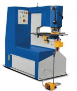 Poinçonneuse hydraulique avec pédale de commande