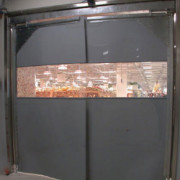 Porte battante industrielle en PVC souple sur mesure