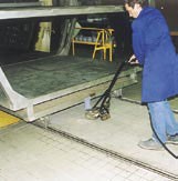 Pousseur pneumatique pour machine