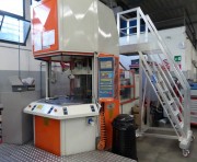 Presse à injecter verticale d’occasion