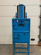 Presse à carton occasion - Cubes de 25/40 kg - Ht. 230 cm