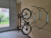 Accroche vélo mural en acier de type D