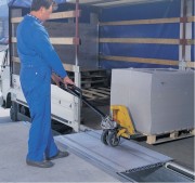 Rampe articulée coulissante