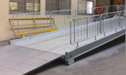 Rampe de quai antidérapante 