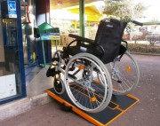 Rampe handicapé pliable charge 300 Kg
