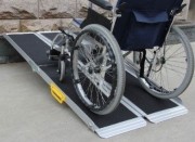 Rampe pour accès PMR pliable en alu renforcé