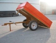 Remorque pour microtracteur à basculement hydraulique