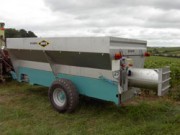 Remorque viticole auto-vidante