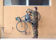 Station de réparation murale pour vélo avec pompe de gonflage