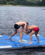 Tapis de lutte sur eau