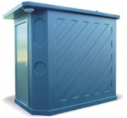 Toilette publique à toit à débordement