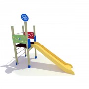 Tour de jeu avec toboggan