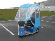 Tracteur électrique avec bâche de protection