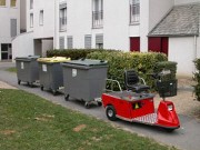 Tracteur électrique de conteneurs à déchets