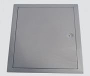 Trappes de visite métalliques blanches avec serrure batteuse carrée