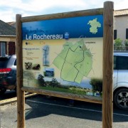 Vitrine affichage bois poteaux ronds